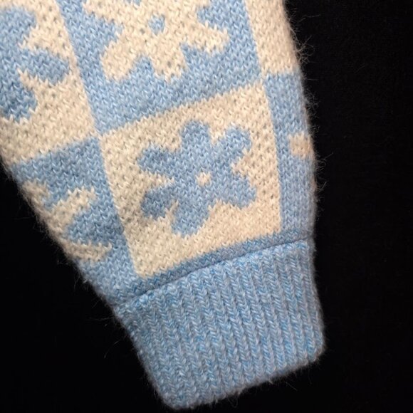 LISA SAYS GAH Emma Mock Neck Sweater in Blue Daisy XS/S - Picture 5 of 11